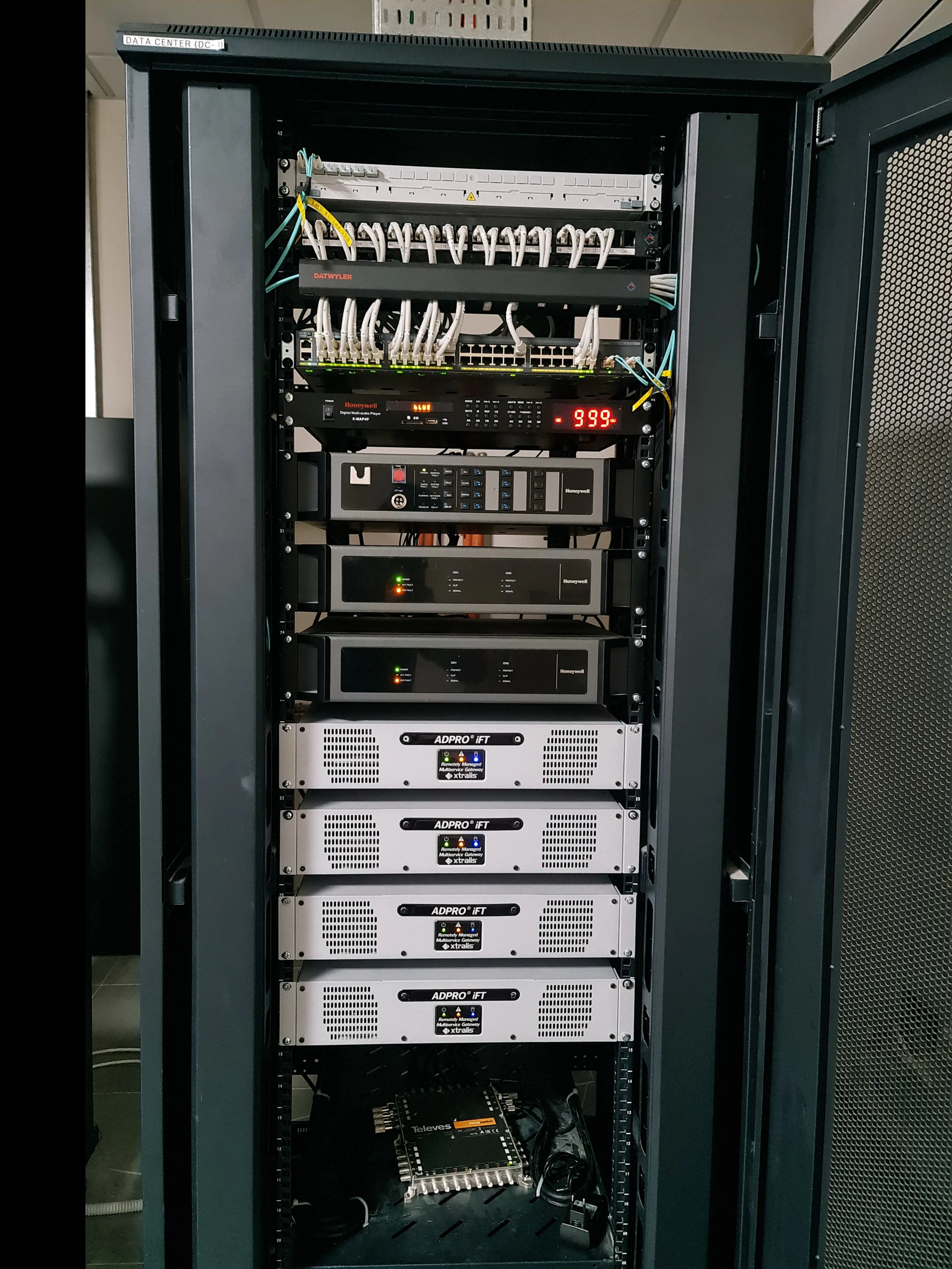 Multi-VLAN network switch deployment structured cabling segregation guest corporate IoT networks trunking access ports ACL policies Riyadh Saudi Arabia
